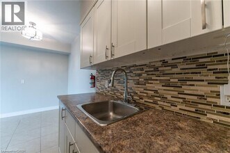 326 Hunter St E in Hamilton, ON - Building Photo - Building Photo