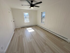 100 Belvidere Ave in Oxford, NJ - Building Photo - Building Photo