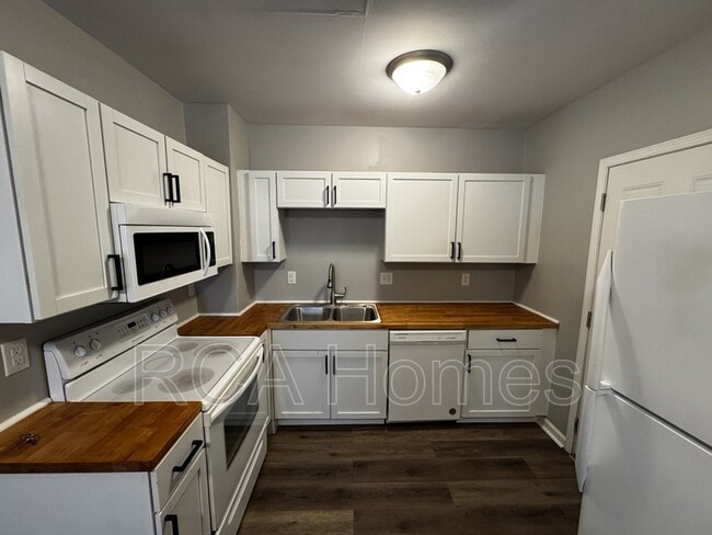 3747 E Market St in Indianapolis, IN - Building Photo - Building Photo