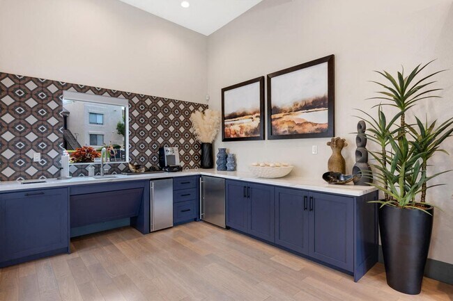 La Mirage Apartment Homes in Albuquerque, NM - Building Photo - Building Photo