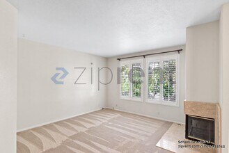 425 Navaro Way in San Jose, CA - Foto de edificio - Building Photo