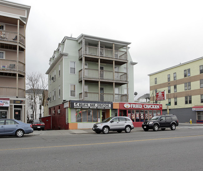 212 Chandler St in Worcester, MA - Building Photo - Building Photo