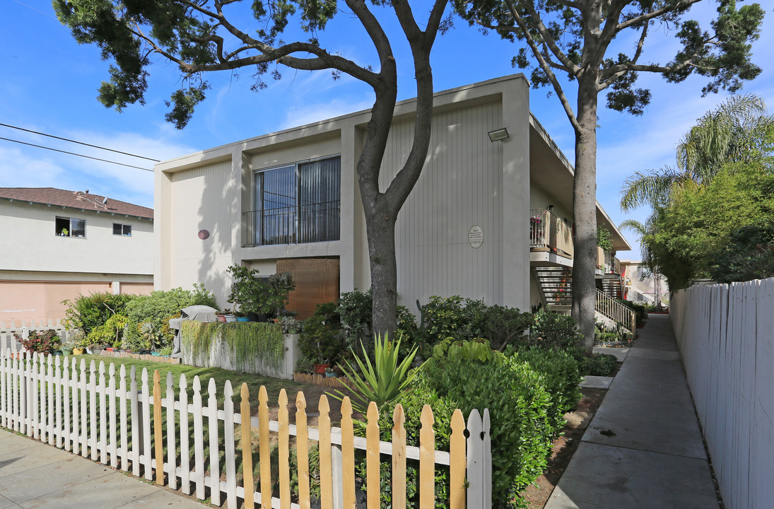 515 N Nevada St in Oceanside, CA - Foto de edificio