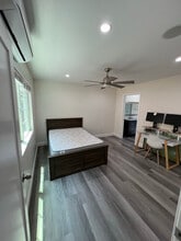 3720 Elm Ave in Long Beach, CA - Building Photo - Building Photo