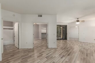 1701 E Colter St, Unit #237 in Phoenix, AZ - Building Photo - Building Photo