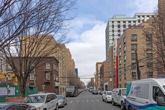 New Roads Plaza in Bronx, NY - Foto de edificio - Building Photo
