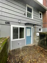 1104 Sidney Ave in Bremerton, WA - Building Photo - Building Photo