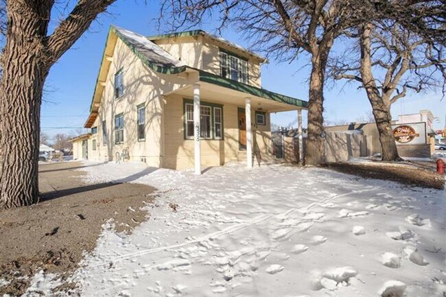property at 433 N Broadway
