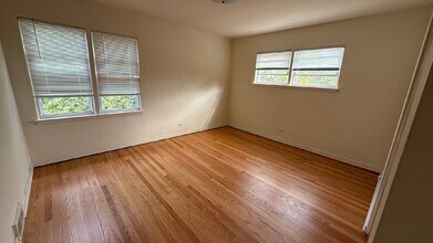 8852 Bronx Ave in Skokie, IL - Building Photo - Building Photo