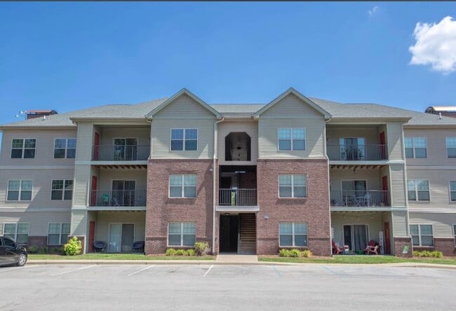 708 Academy Dr, Unit Apt 16