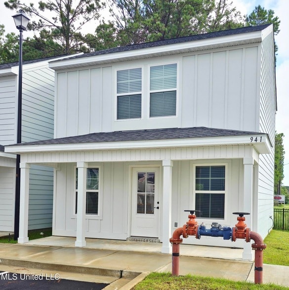 947 Motsie Rd in Biloxi, MS - Foto de edificio - Building Photo