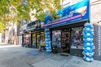 25-90 35th St in Astoria, NY - Foto de edificio - Building Photo