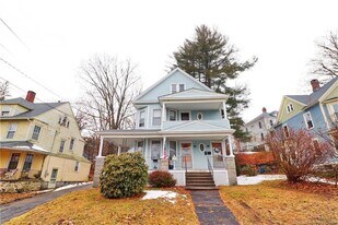 163 Elm St, Unit G-G103 in Winchester, CT - Building Photo