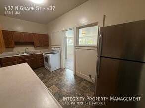 437 N Grape St in Medford, OR - Building Photo - Building Photo