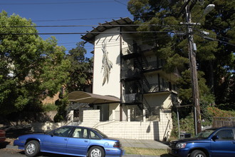 479 Crescent St in Oakland, CA - Building Photo - Building Photo