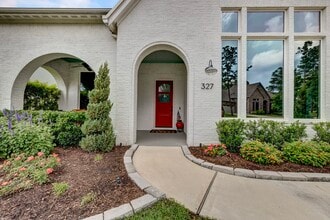 327 N Turks Cap Trail in Montgomery, TX - Foto de edificio - Building Photo