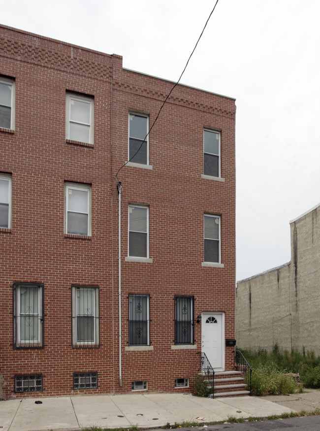 1215 W Susquehanna Ave in Philadelphia, PA - Foto de edificio - Building Photo