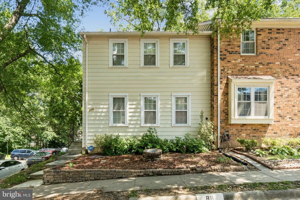 8358 Stationhouse Ct in Lorton, VA - Building Photo