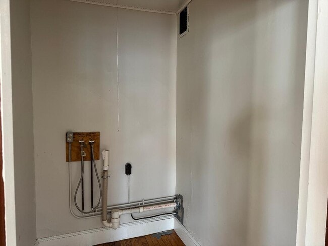 868 Broadway, Unit A in South Portland, ME - Building Photo - Building Photo