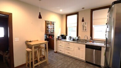 19 Harvard St in Somerville, MA - Building Photo - Building Photo
