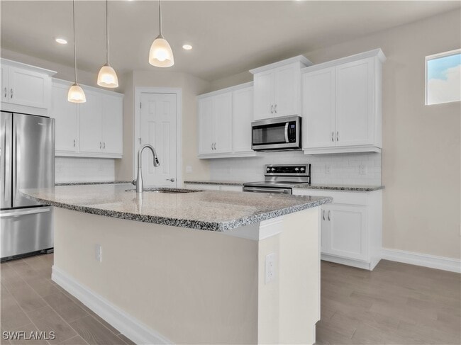 374 Spg Hl Lk Lp in Cape Coral, FL - Building Photo - Building Photo