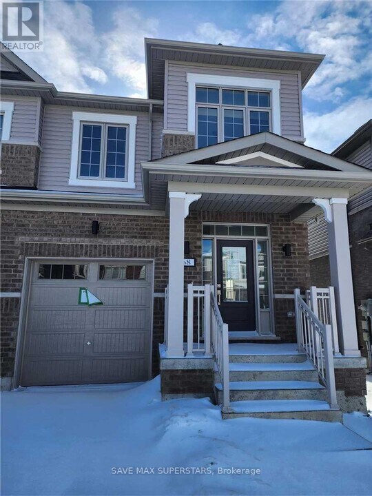 68 Copperhill Hts in Barrie, ON - Building Photo