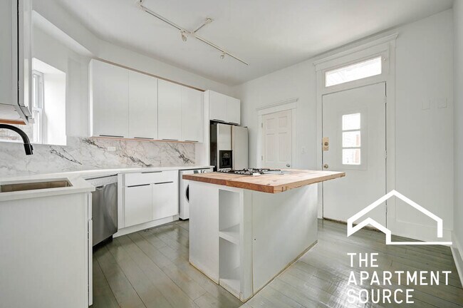 3307 W Crystal St in Chicago, IL - Foto de edificio - Building Photo