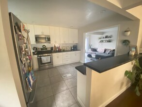 615 Fremont Way in Sacramento, CA - Building Photo - Building Photo