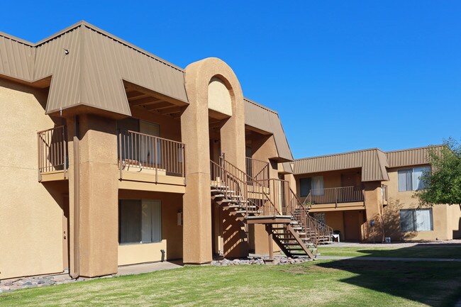 The Quails Apartments in Tucson, AZ - Building Photo - Building Photo