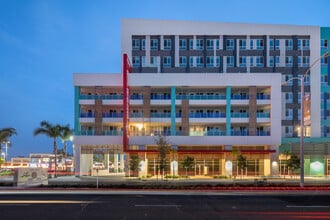 Garden Brook Senior Village in Garden Grove, CA - Foto de edificio - Building Photo