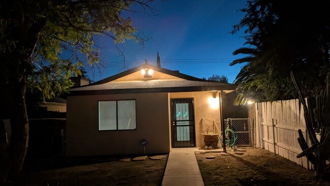 413 Beech St in Bakersfield, CA - Foto de edificio - Building Photo
