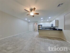 12563 W Gentle Rain Rd in Peoria, AZ - Foto de edificio - Building Photo