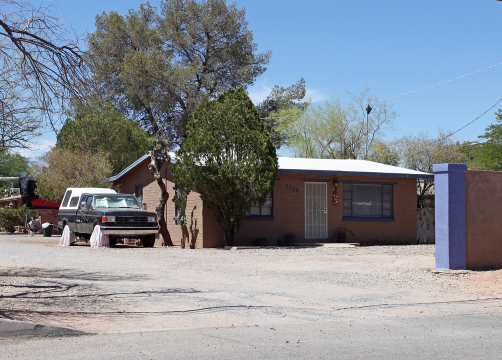 3230 E Monte Vista Dr in Tucson, AZ - Building Photo