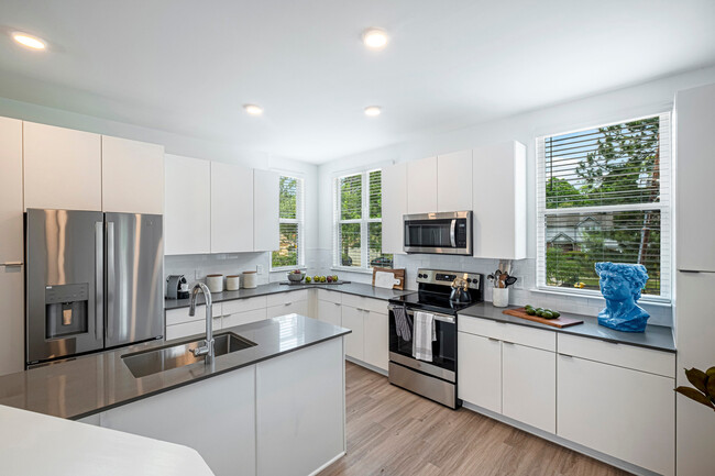 Saylor at Southside Trail in Atlanta, GA - Building Photo - Interior Photo