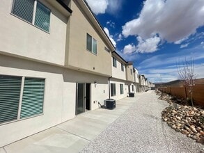 2294 E Alexander Ln in Saint George, UT - Building Photo - Building Photo