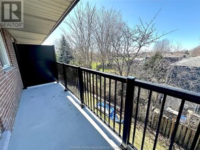 76 Vanier Dr in Chatham, ON - Building Photo - Building Photo