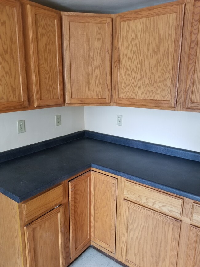 9 Albert St, Unit #2 in Claremont, NH - Building Photo - Building Photo