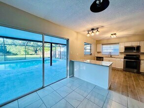 1610 Palm Leaf Dr in Brandon, FL - Building Photo - Building Photo