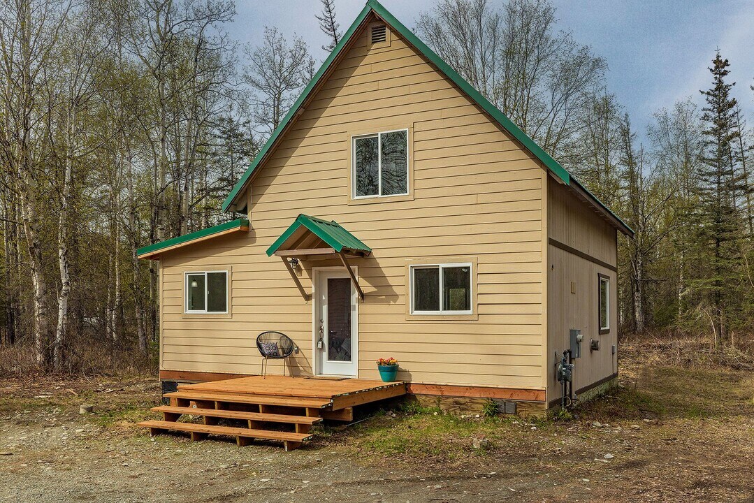 5005 E Big Rock Dr in Wasilla, AK - Building Photo