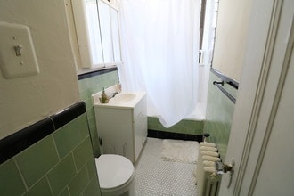 2003 Commonwealth Avenue, Unit 20 in Boston, MA - Foto de edificio - Building Photo