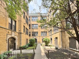 1544 N Kedzie Ave, Unit 1A in Chicago, IL - Building Photo