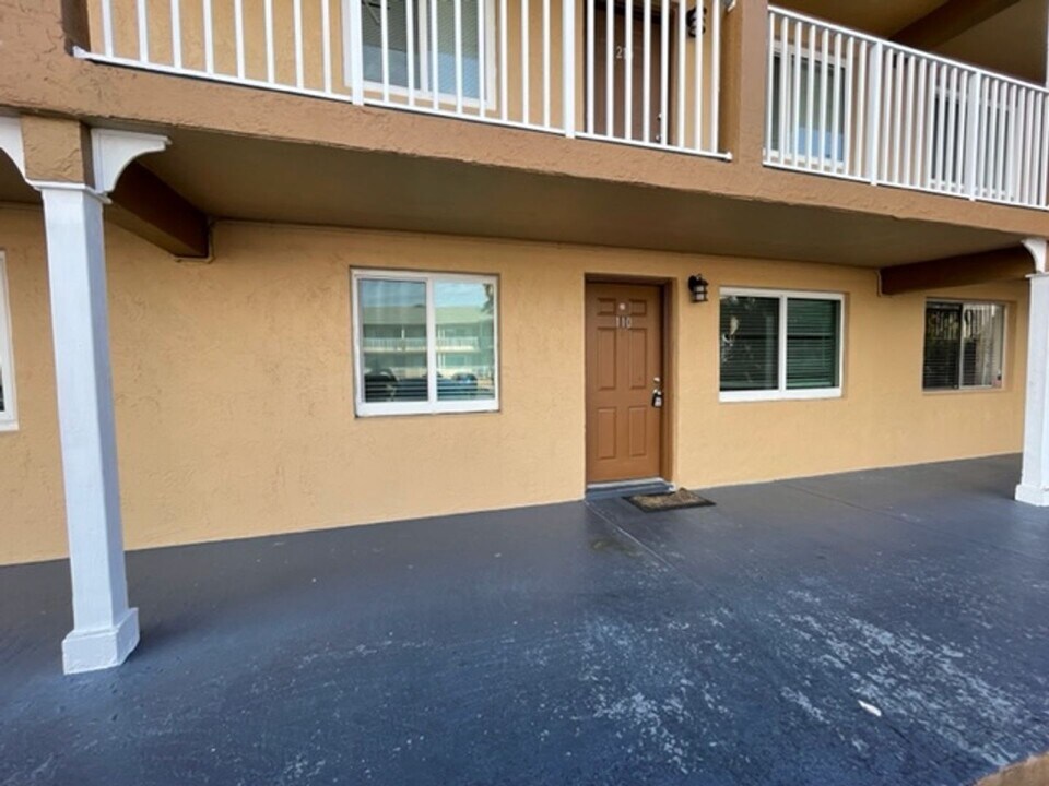 411 N Halifax Ave in Daytona Beach, FL - Building Photo