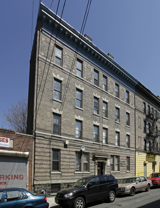 206 64th St in West New York, NJ - Building Photo