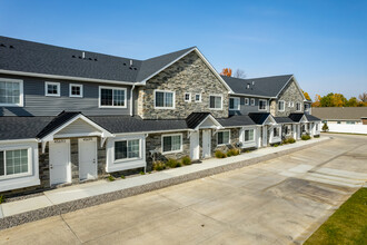 The Town Center Villas in Shelby Township, MI - Building Photo - Building Photo