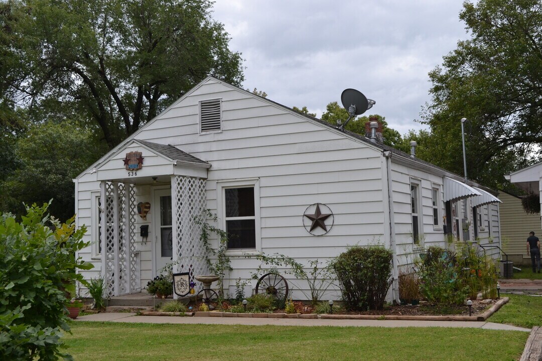 536 Garfield St in Clay Center, KS - Building Photo