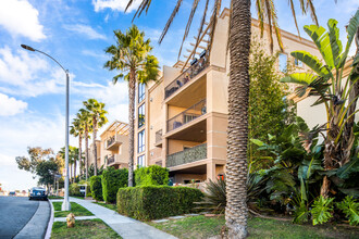 La Playa Court in Playa Del Rey, CA - Building Photo - Building Photo