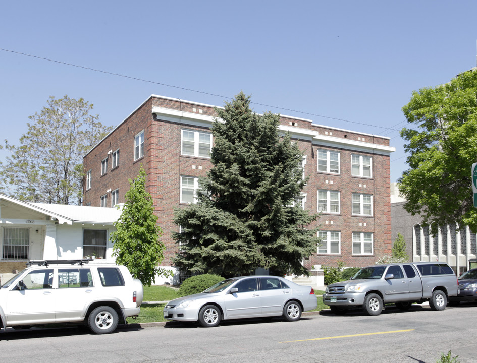 Bainbridge Apartments in Denver, CO - Building Photo