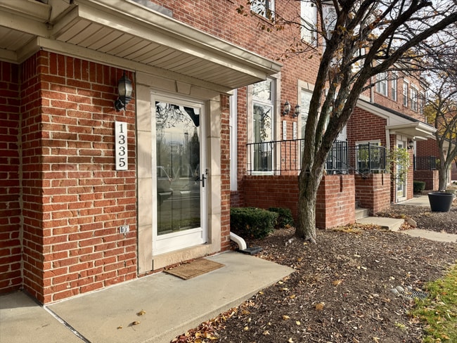 1335 S Washington Ave in Royal Oak, MI - Building Photo - Building Photo