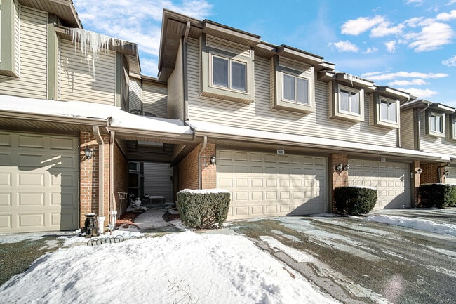 1017 Arbor Ct in Mount Prospect, IL - Building Photo - Building Photo