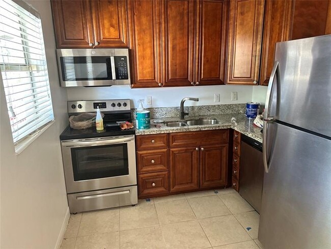 305 NE 16th St in Fort Lauderdale, FL - Building Photo - Building Photo